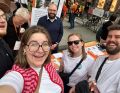 Ein anderes Selfie entsteht am Stand des Verbandes der Kolping-Bildungsunternehmen). (Bild: Kolpingjugend)