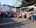 Gruppenfoto am Bahnhof Alter Markt. 